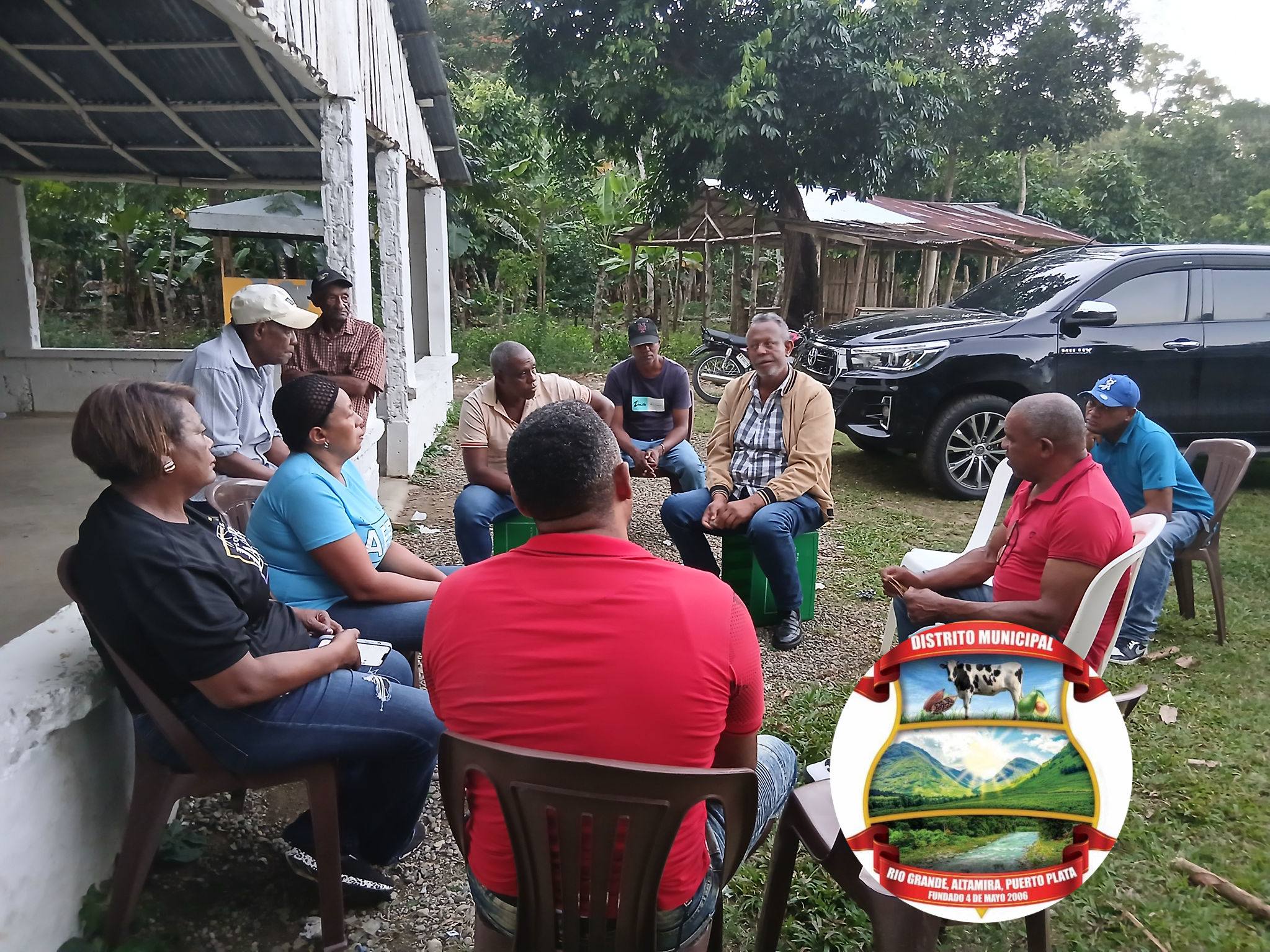 El alcalde Sixto Silverio acompañado de la vice alcadesa Candelaria Parra estuvieron reunidos con una comisión de la comunidad de Río Grande abajo