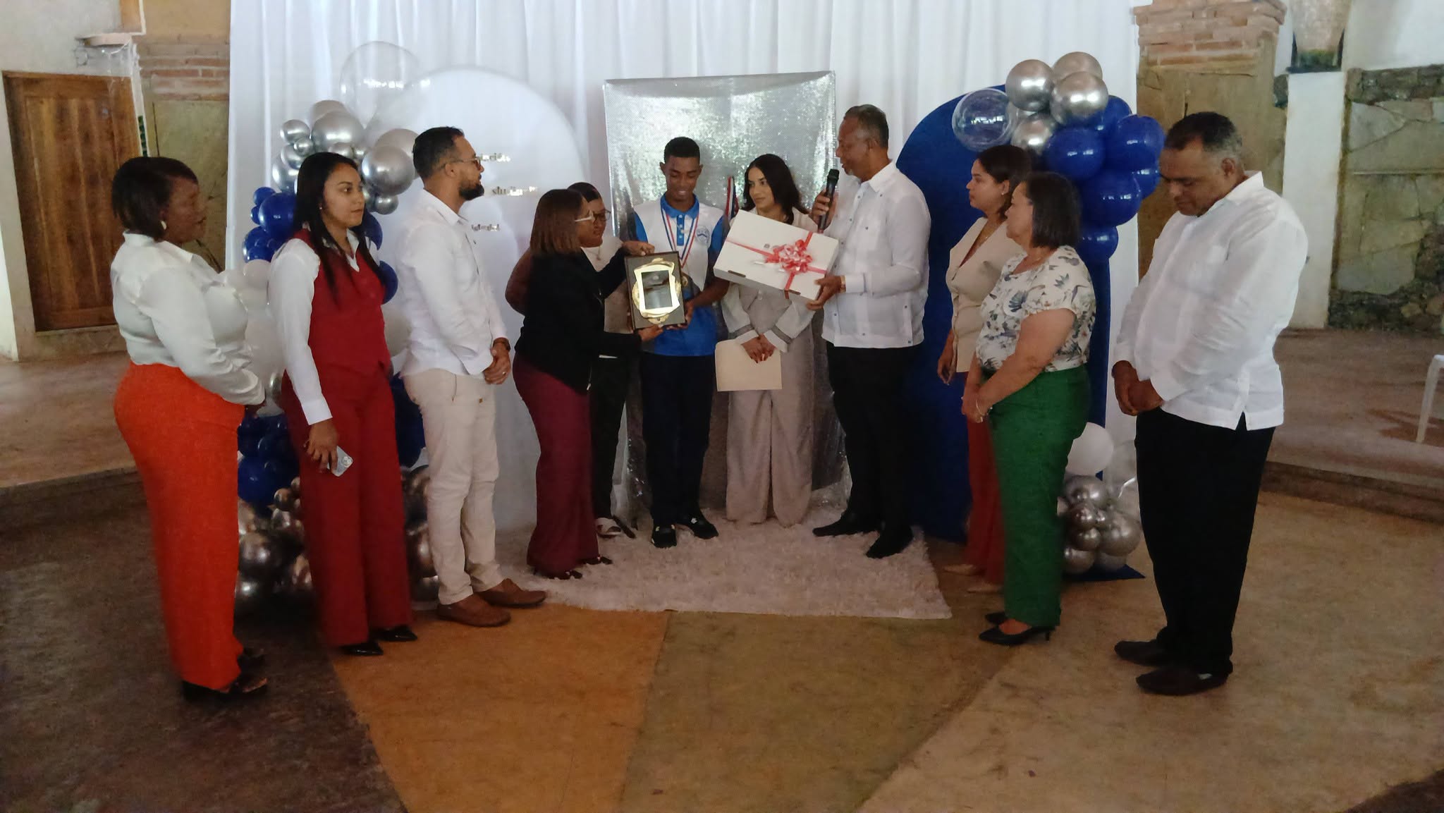 Junta Distrital Río Grande reconoce la excelencia estudiantil y magisterial en emotiva ceremonia